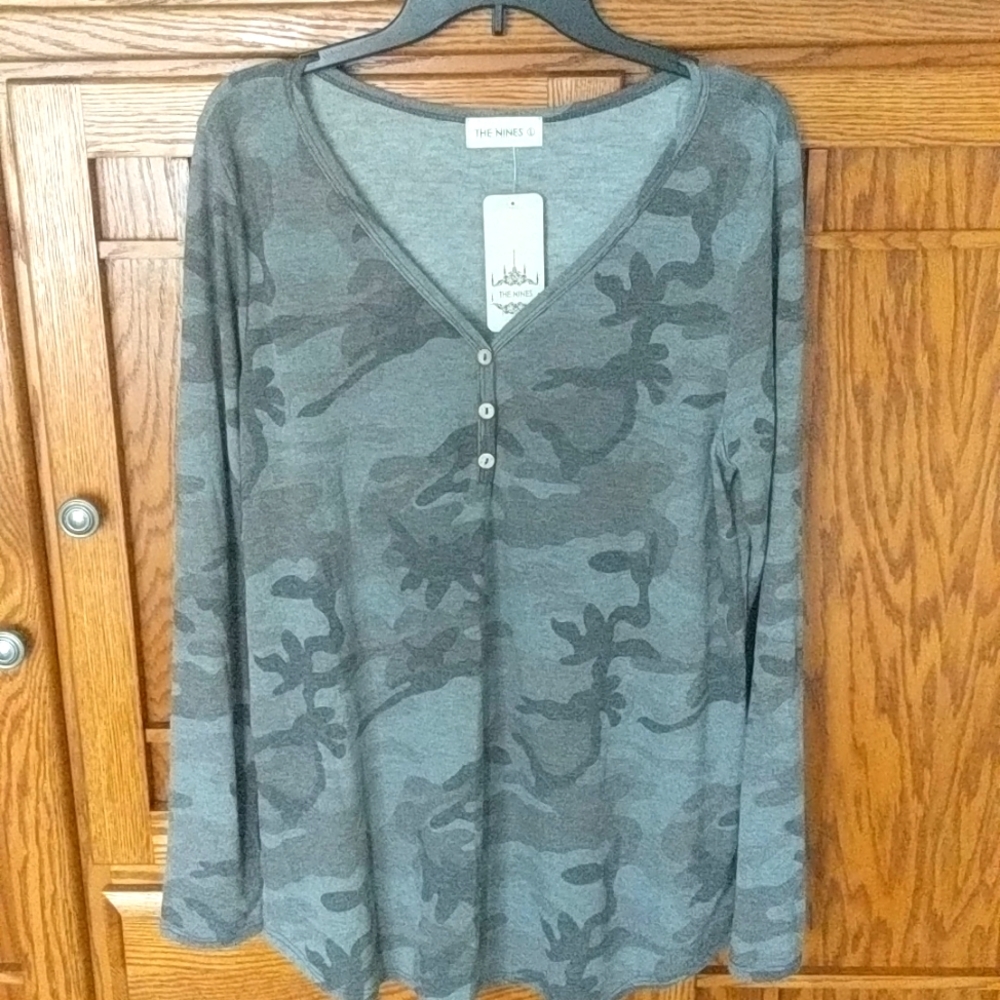 Women's NWT Top Sz. L